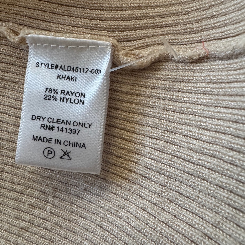 ASTR THE LABEL 
SOLD Two-Tone Brown and Cream Button-Up Dress - Picture 11 of 12